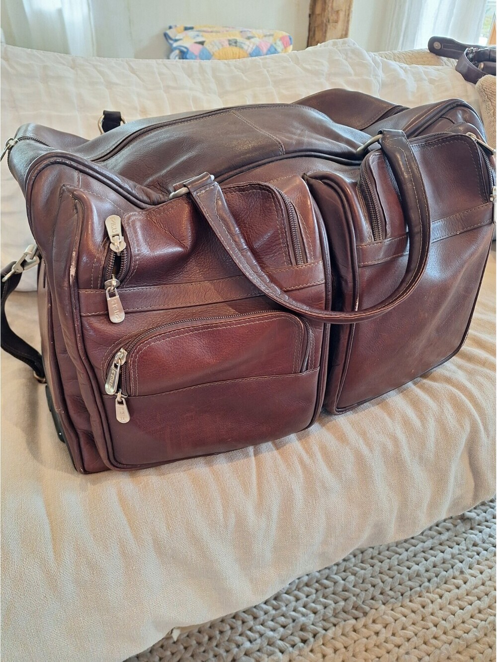 Piel Leather 22" Duffel Suitcase, Pockets, Strap, Wheels. Brown.